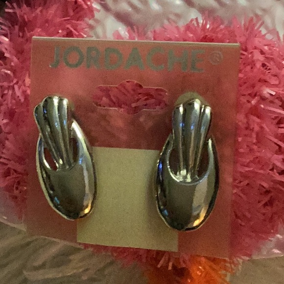🌺NWT “ New Trendy Clip Style Earrings So Much Fun to Wear Closet Must Have 🌺 - Picture 4 of 8